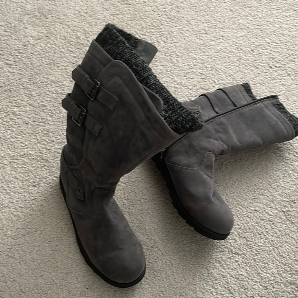 Muk Luks size 9 calf height lined boots